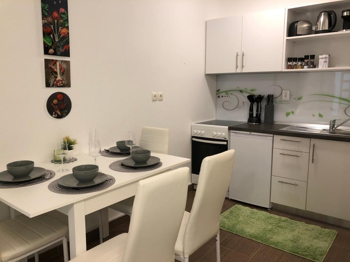 Modern Center Studio Under The Castle Ii Free Parking